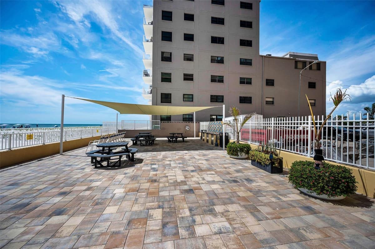 18610 GULF BOULEVARD — photo 46 of 56