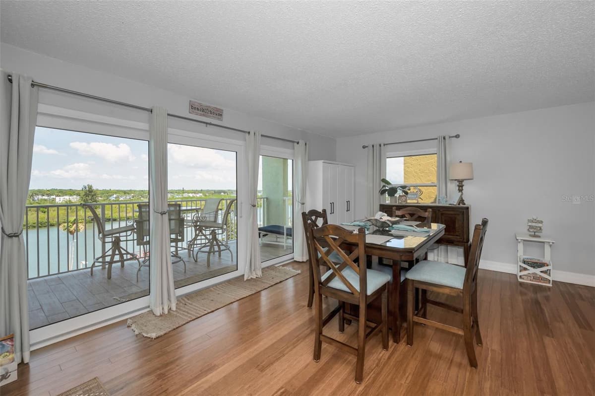 18610 GULF BOULEVARD — photo 17 of 56