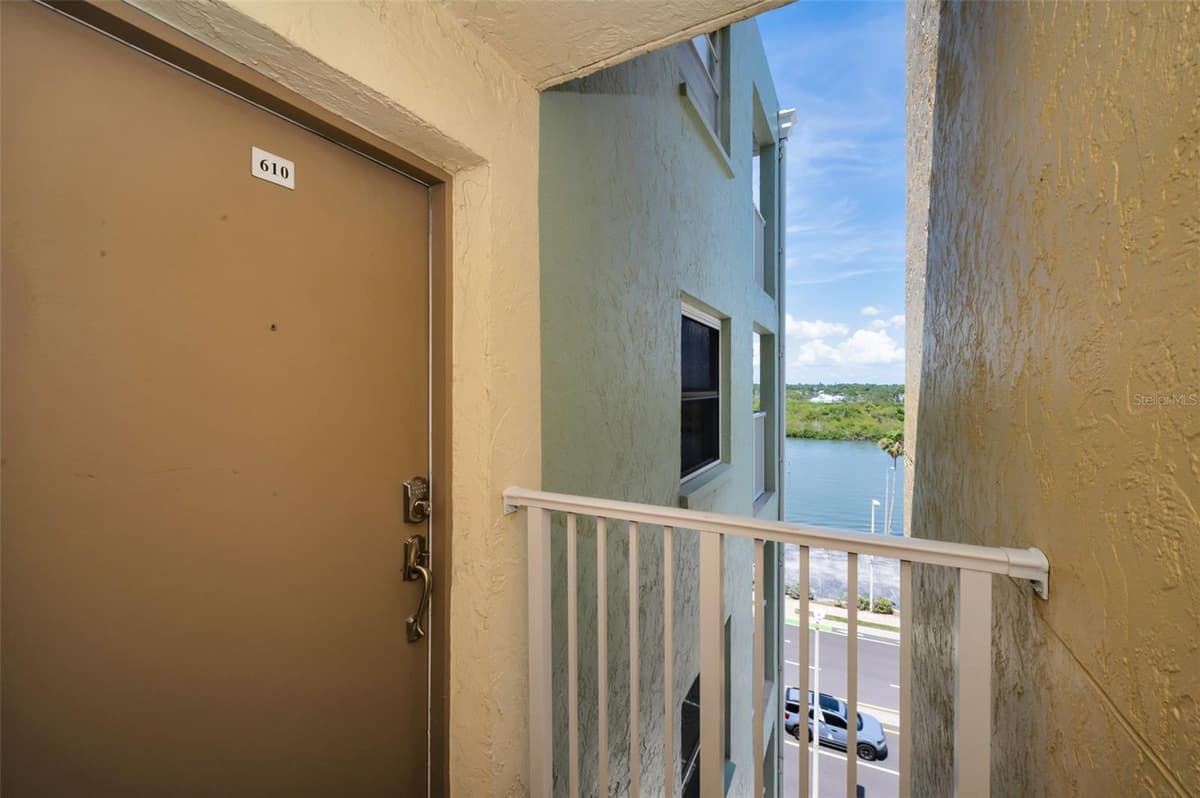 18610 GULF BOULEVARD — photo 9 of 56