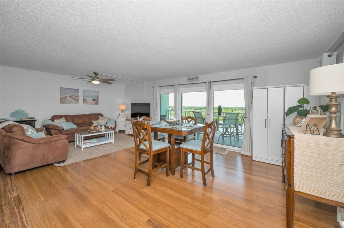 18610 GULF BOULEVARD — photo 22 of 56