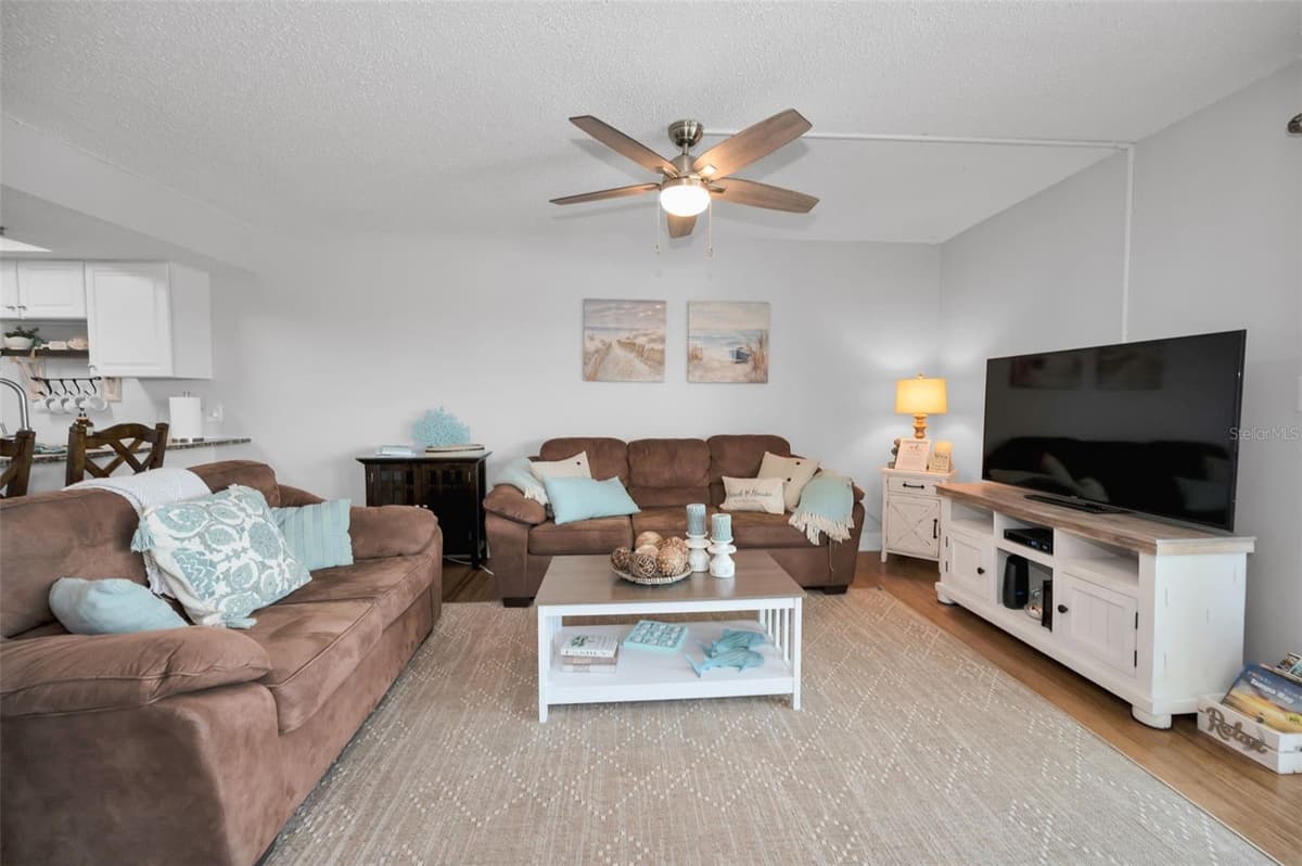 18610 GULF BOULEVARD — photo 16 of 56
