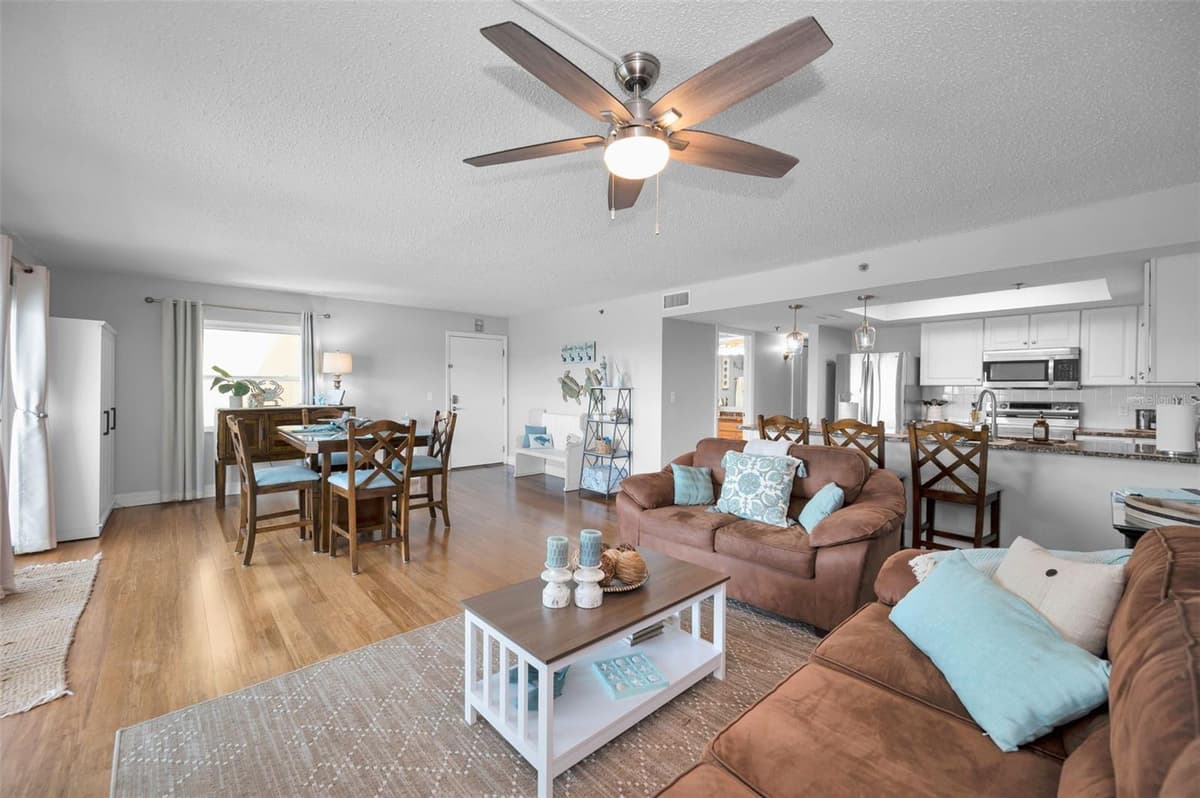 18610 GULF BOULEVARD — photo 14 of 56