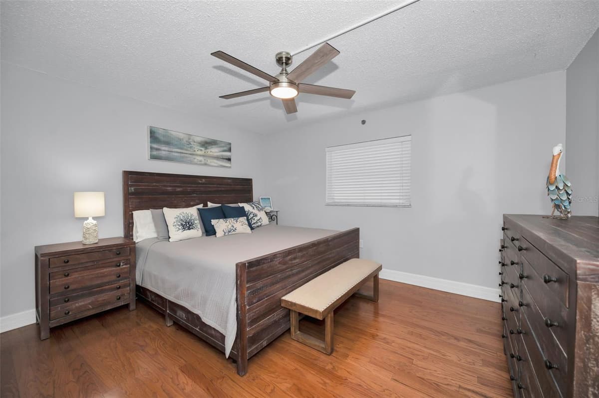 18610 GULF BOULEVARD — photo 30 of 56