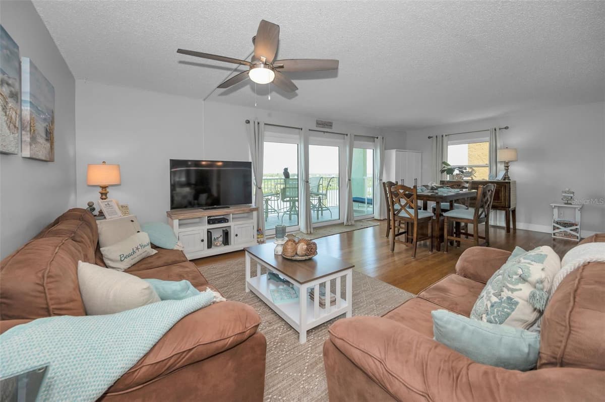 18610 GULF BOULEVARD — photo 15 of 56