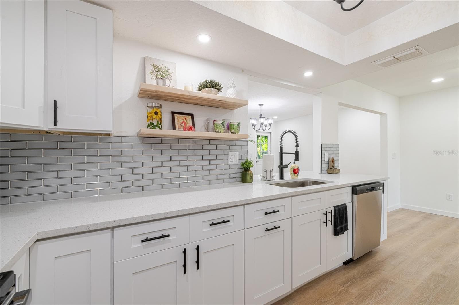 4211 5TH STREET — photo 14 of 46