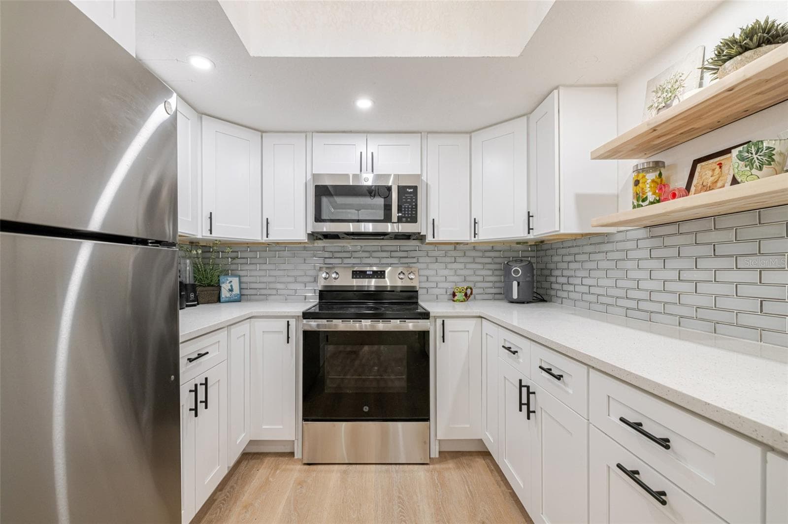 4211 5TH STREET — photo 13 of 46