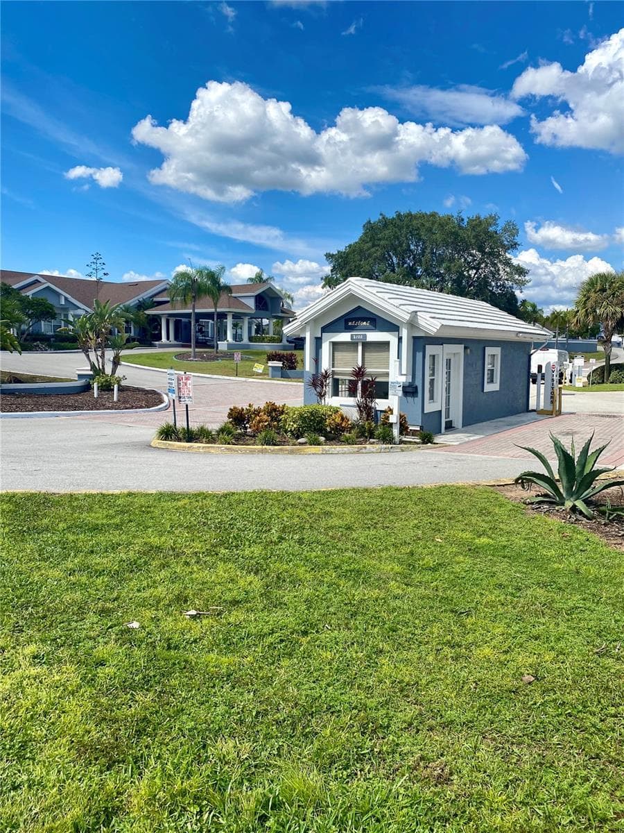 527 CARIBBEAN DRIVE — photo 9 of 15