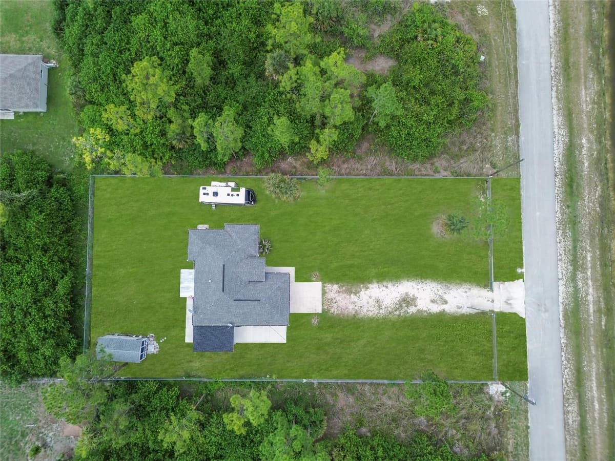 2021 HINES AVENUE — photo 7 of 39