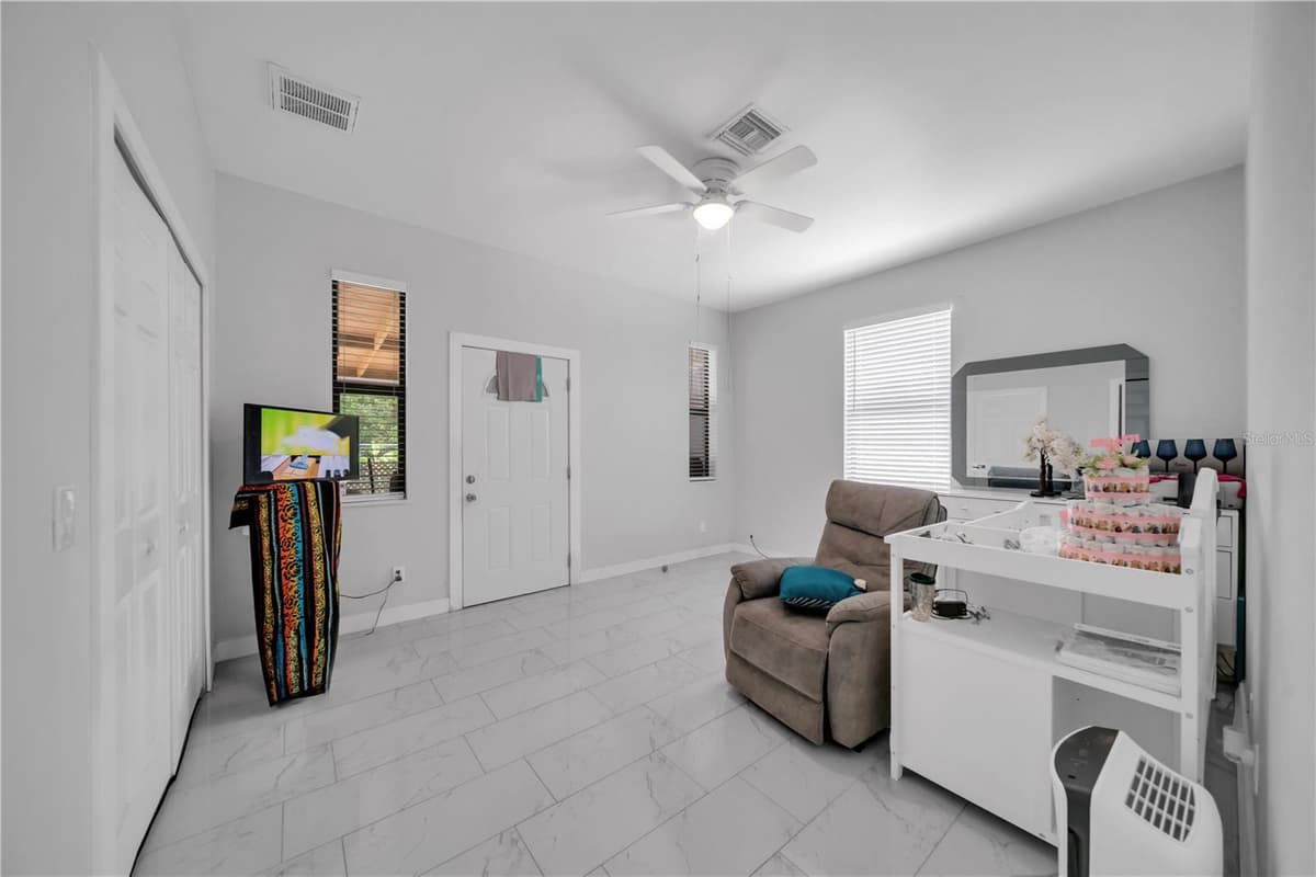 2021 HINES AVENUE — photo 21 of 39