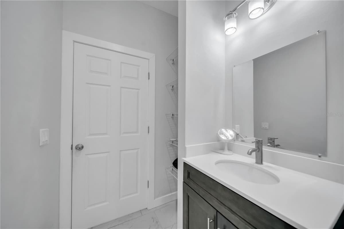 2021 HINES AVENUE — photo 28 of 39