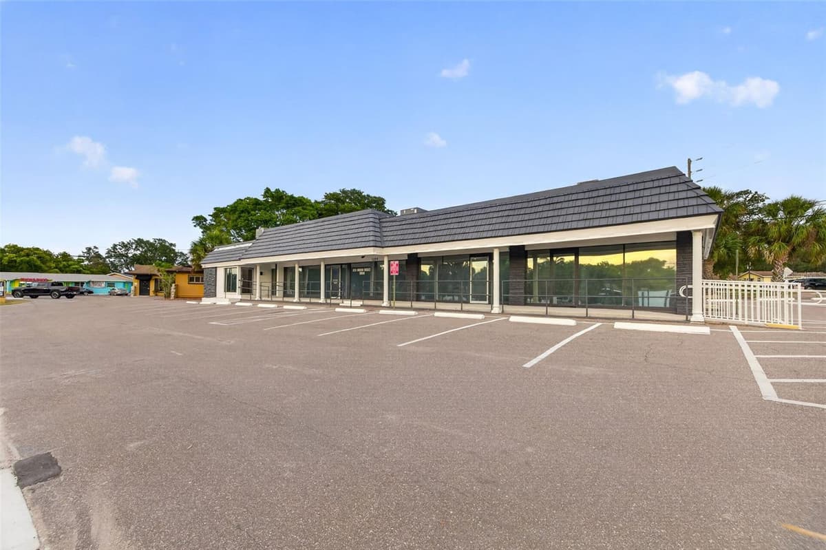 1559 INDIAN ROCKS ROAD — photo 4 of 45