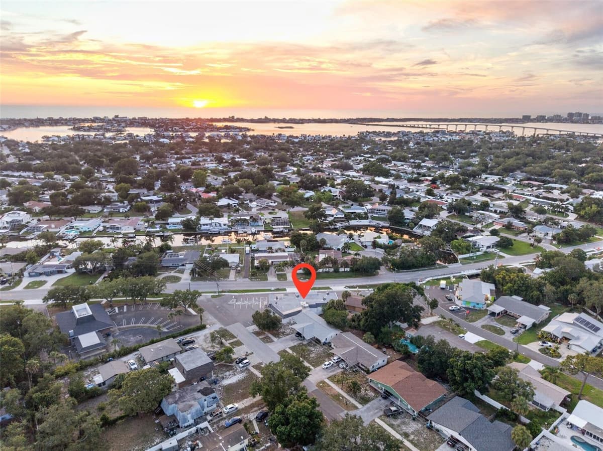 1559 INDIAN ROCKS ROAD — photo 40 of 45