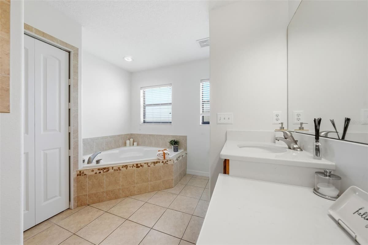 14433 LAKE YALE ROAD — photo 16 of 38