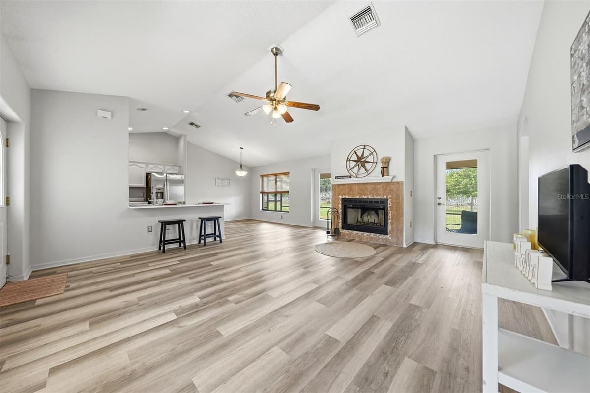 14433 LAKE YALE ROAD — photo 8 of 38
