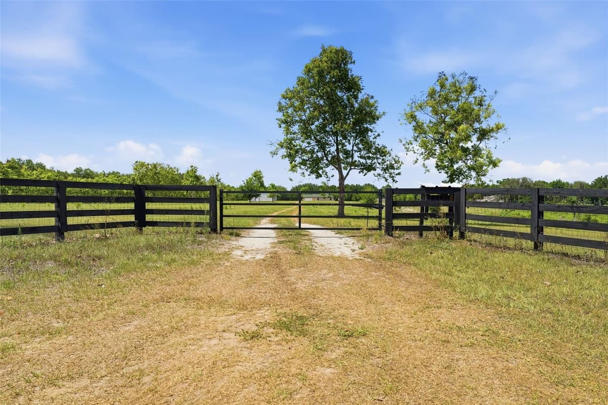 14433 LAKE YALE ROAD — photo 4 of 38