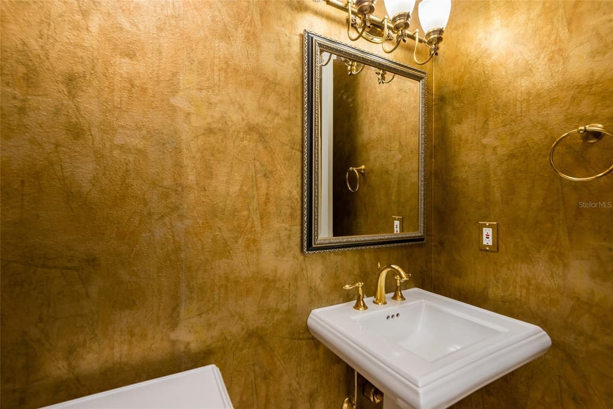 7902 FOXCATCHER COURT — photo 28 of 95