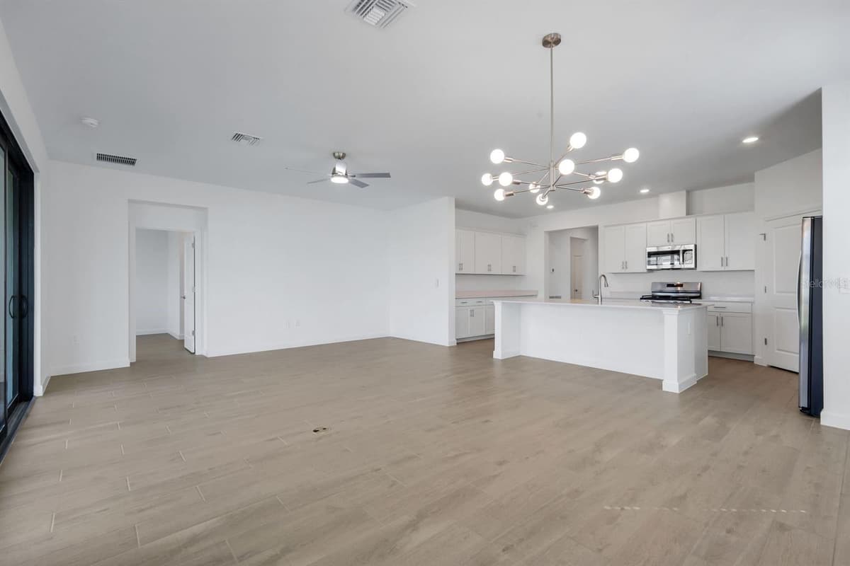 19232 GENTRY PLACE — photo 3 of 27