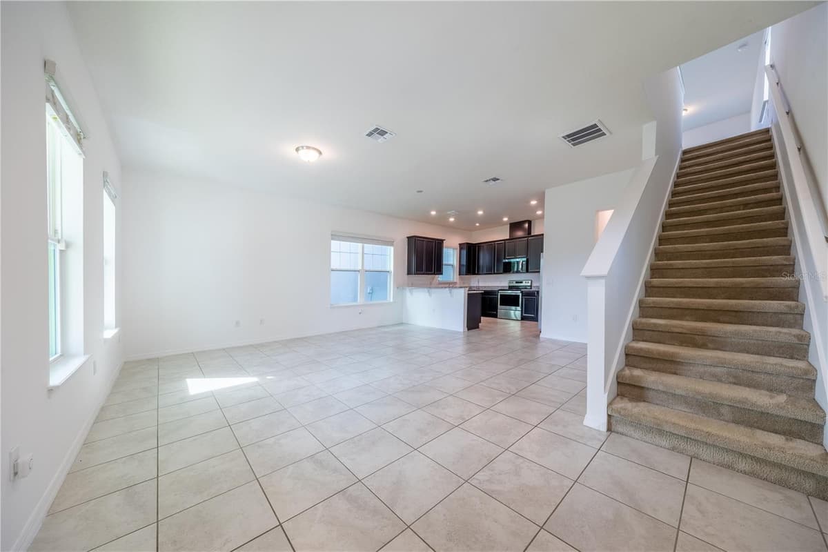 2247 WHITE FEATHER LOOP — photo 9 of 41