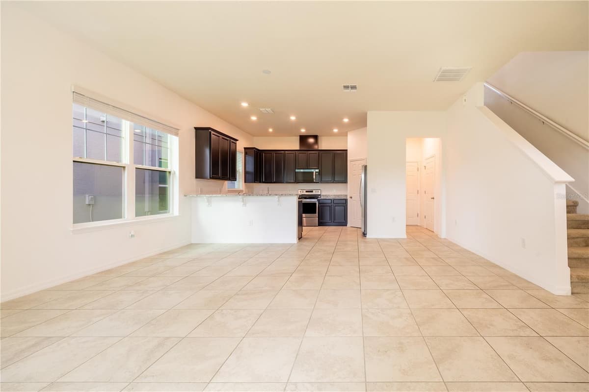 2247 WHITE FEATHER LOOP — photo 4 of 41