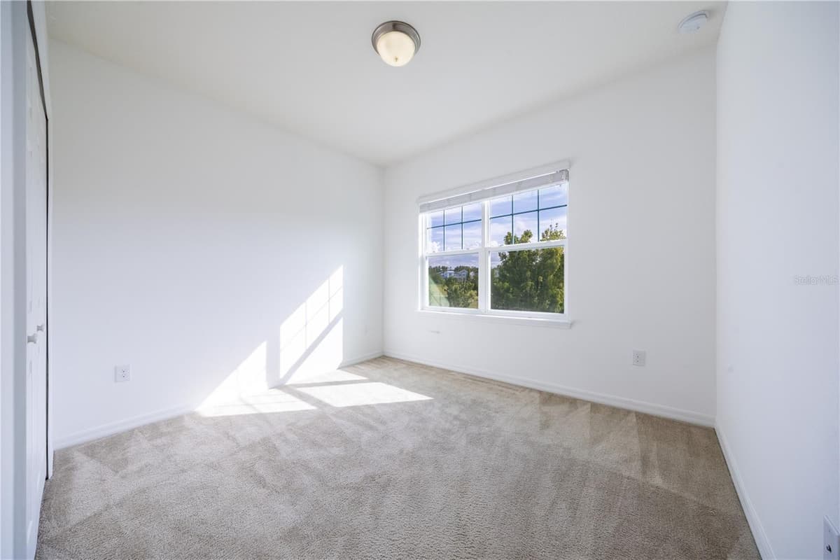 2247 WHITE FEATHER LOOP — photo 15 of 41