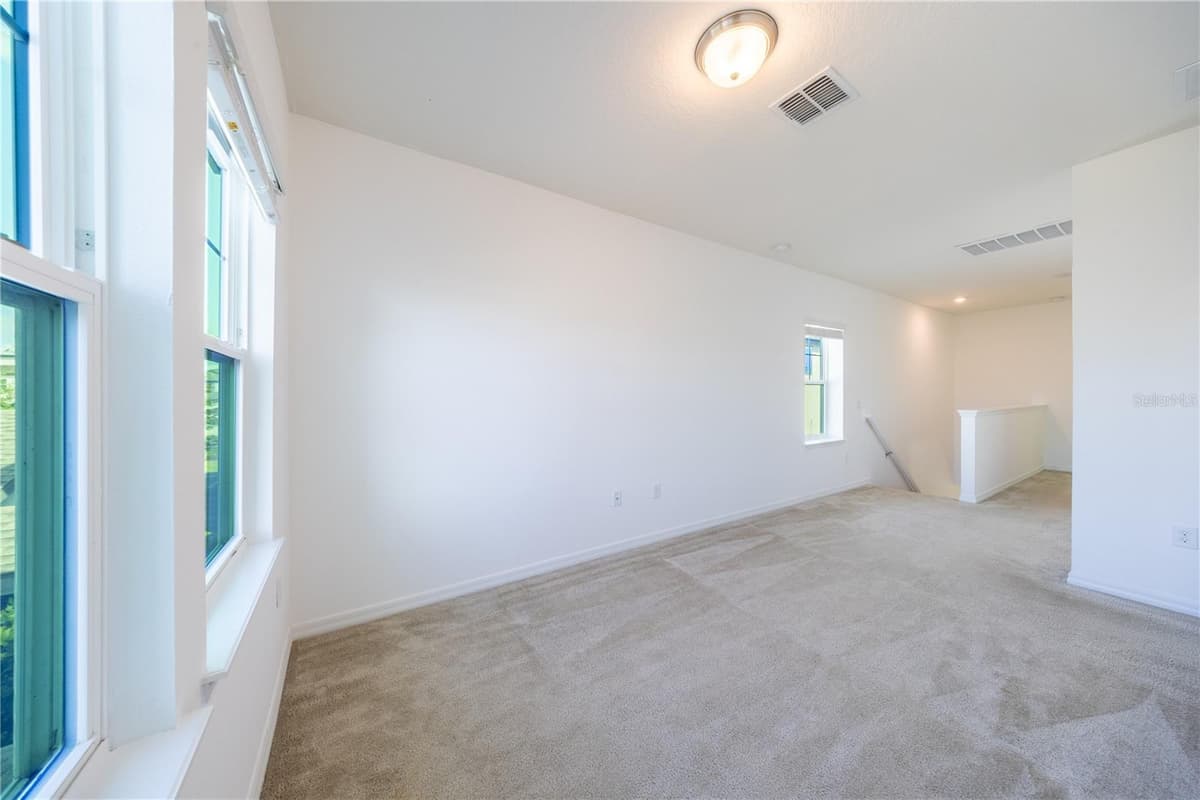 2247 WHITE FEATHER LOOP — photo 11 of 41