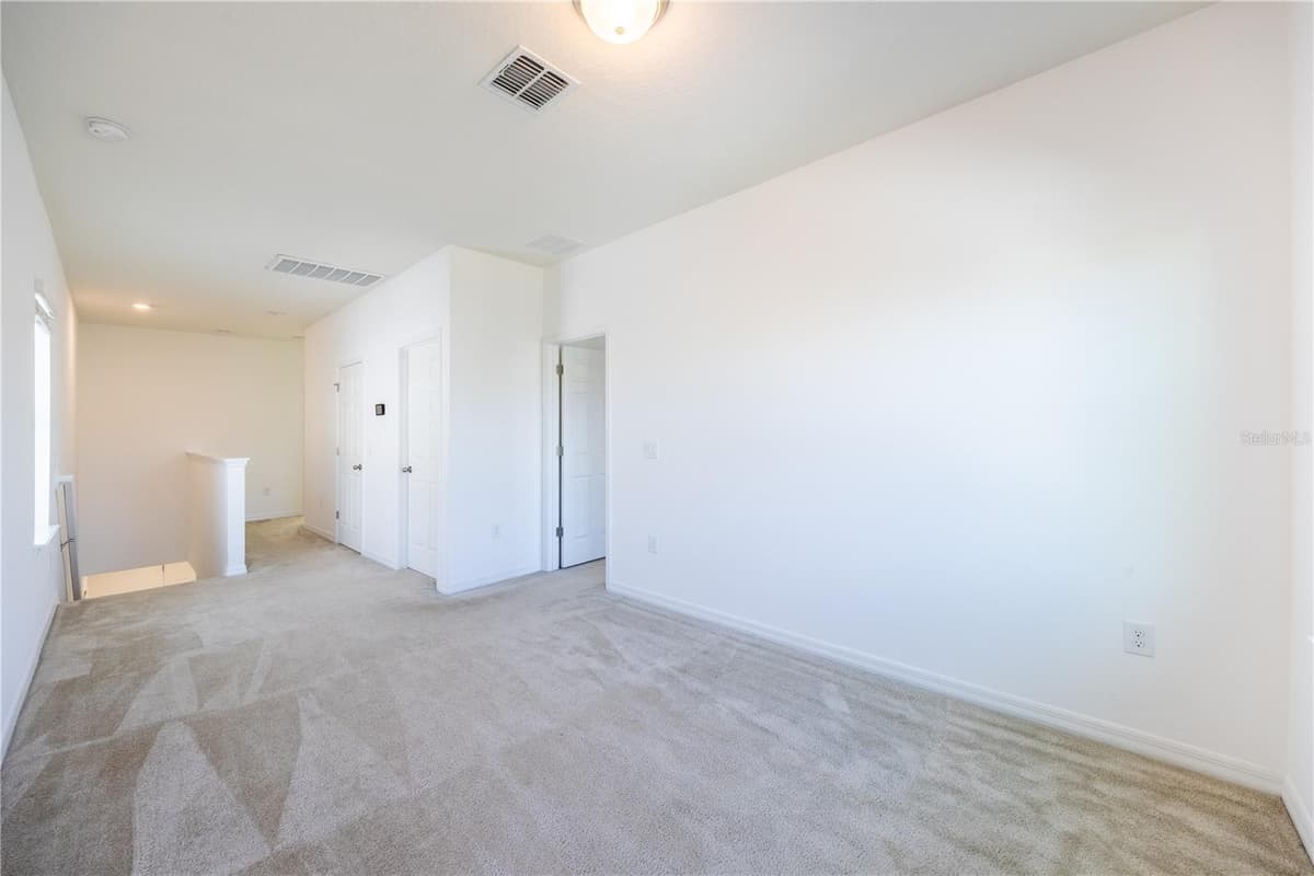 2247 WHITE FEATHER LOOP — photo 12 of 41