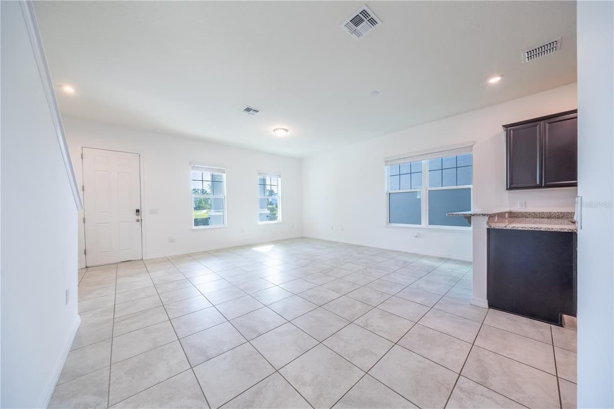 2247 WHITE FEATHER LOOP — photo 10 of 41
