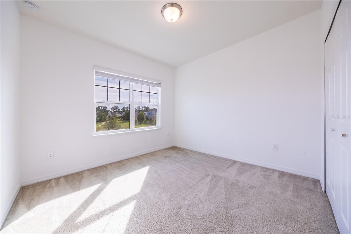2247 WHITE FEATHER LOOP — photo 16 of 41