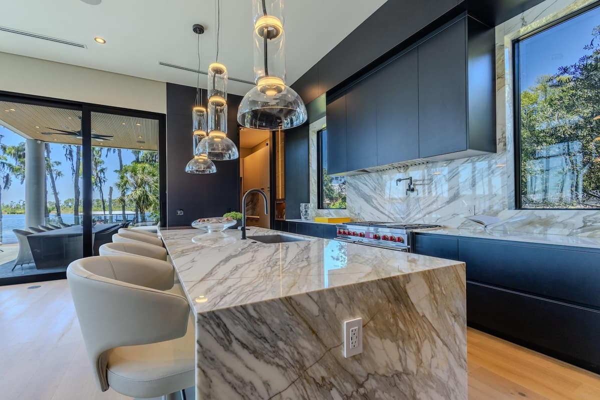 728 FOREST STREET — photo 15 of 98