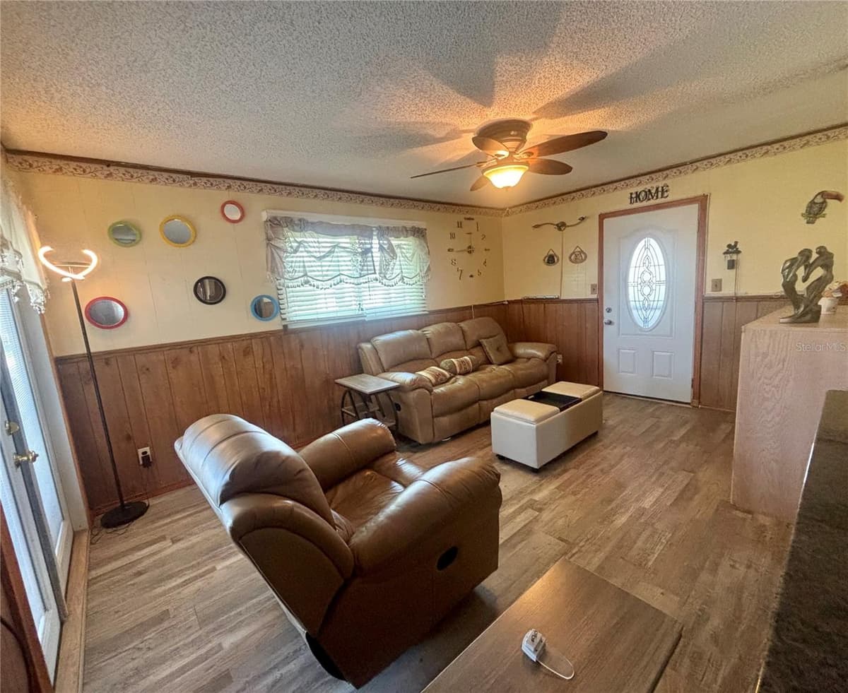 2302 MARTHA DRIVE — photo 3 of 28