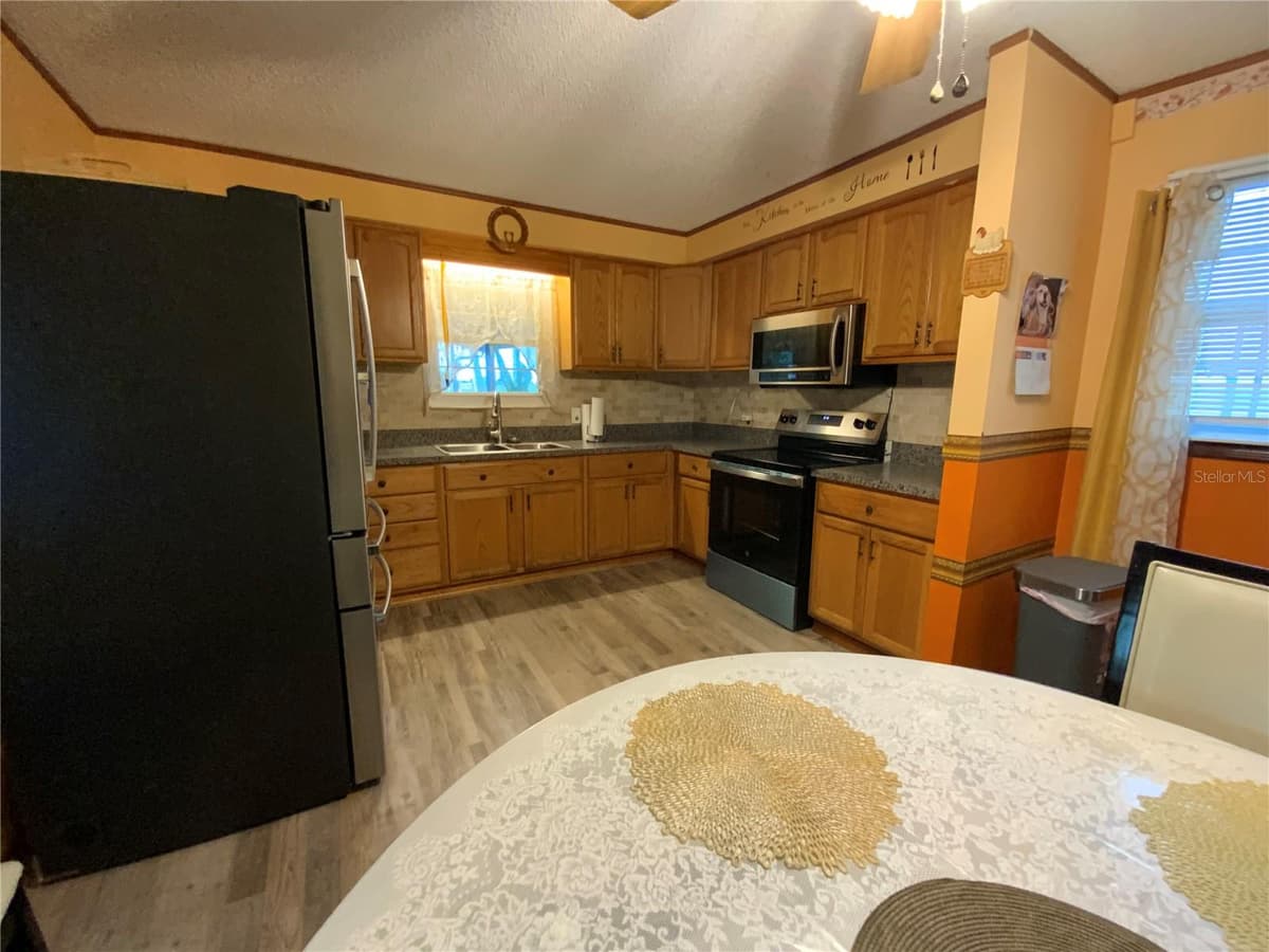 2302 MARTHA DRIVE — photo 9 of 28