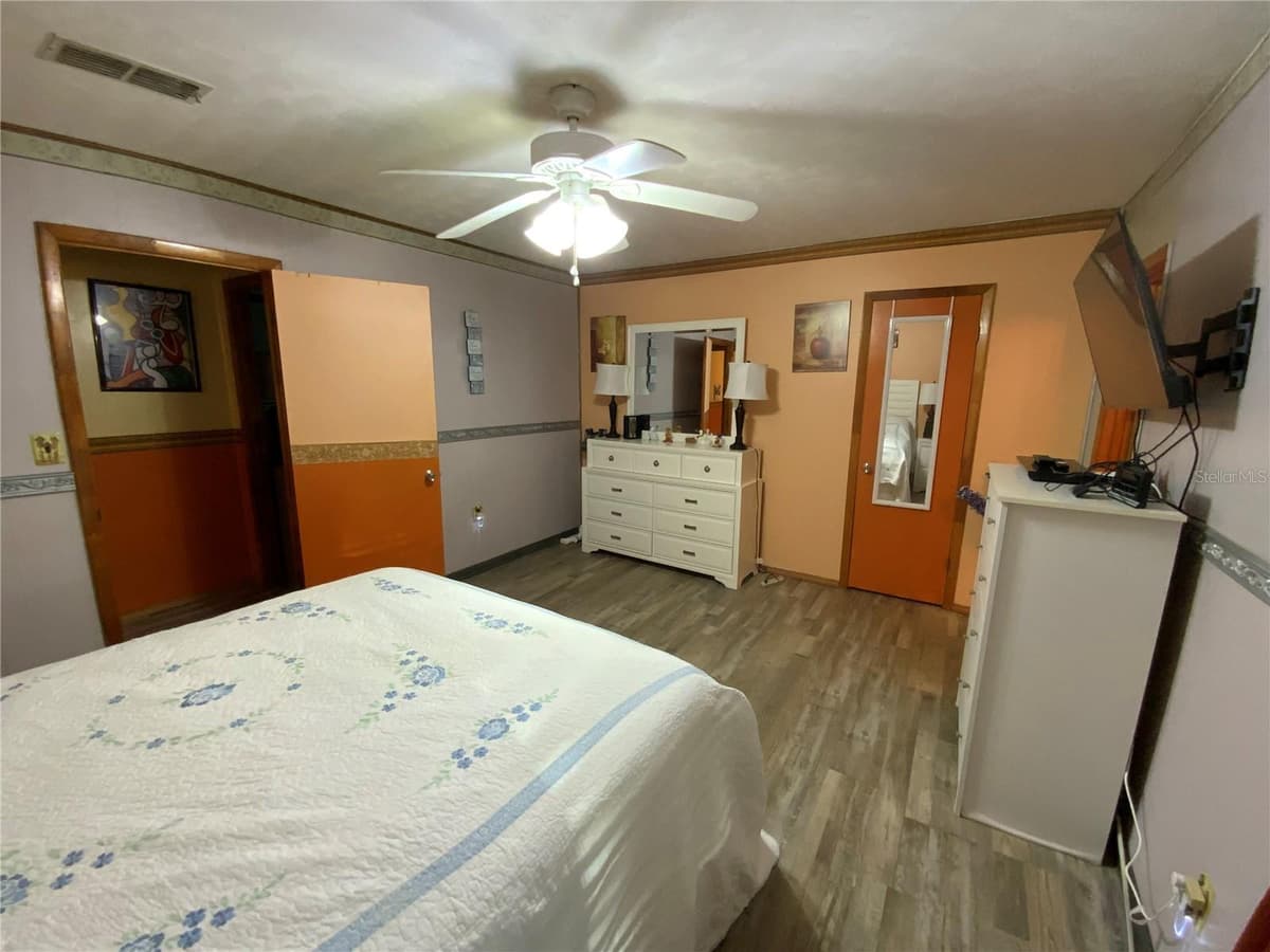 2302 MARTHA DRIVE — photo 14 of 28