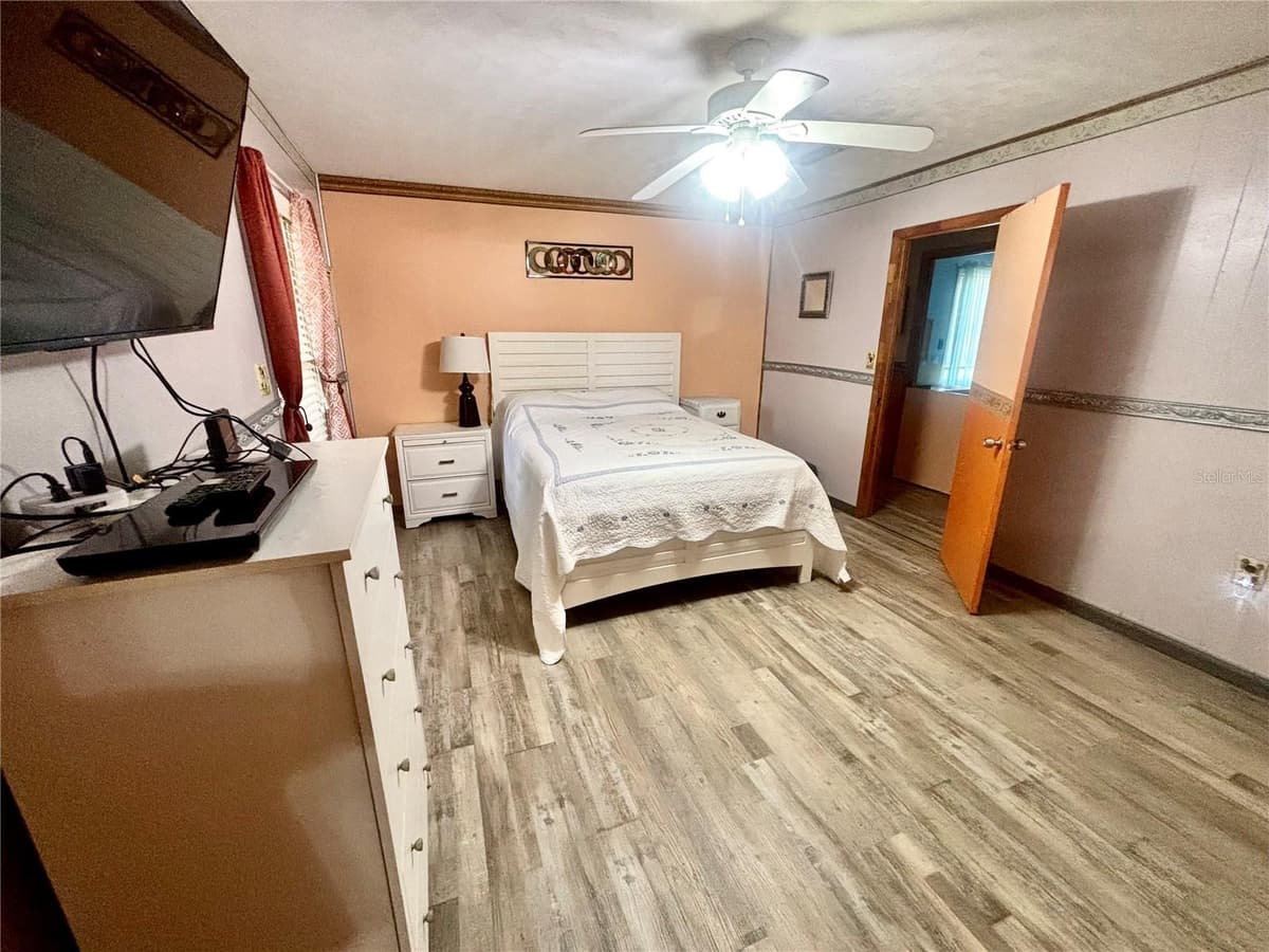 2302 MARTHA DRIVE — photo 12 of 28