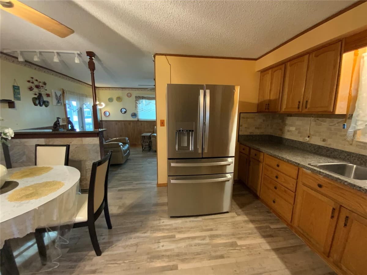 2302 MARTHA DRIVE — photo 8 of 28