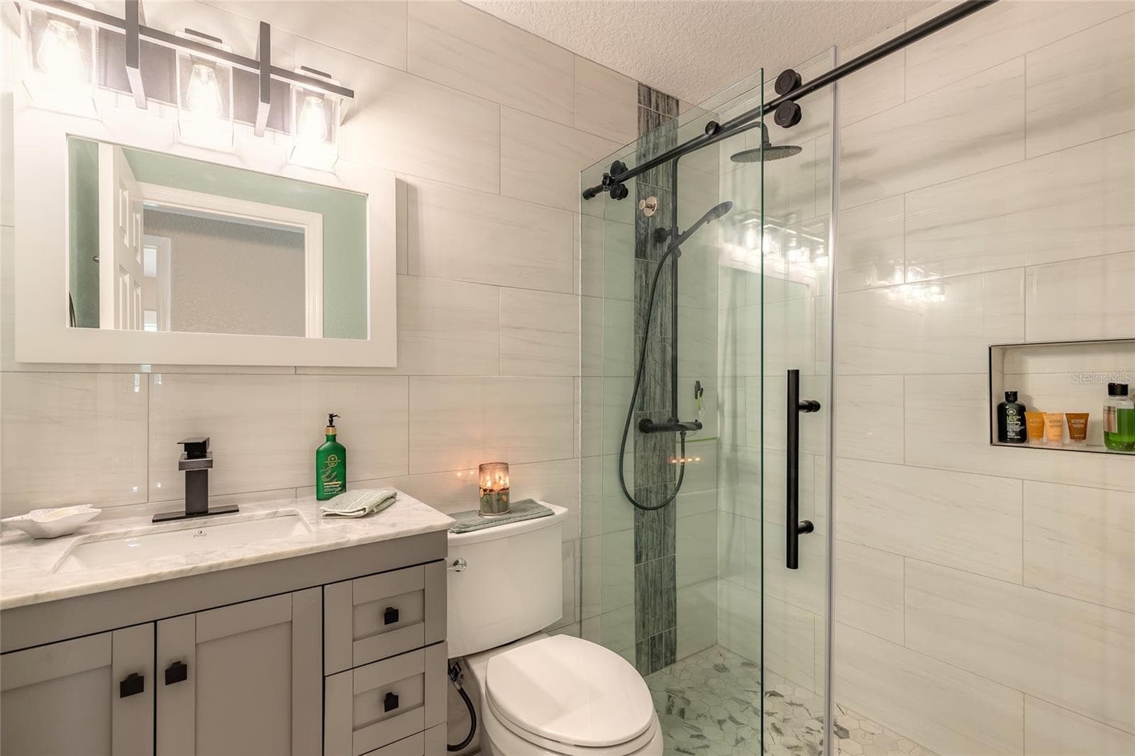 4181 SAXON DRIVE — photo 23 of 68