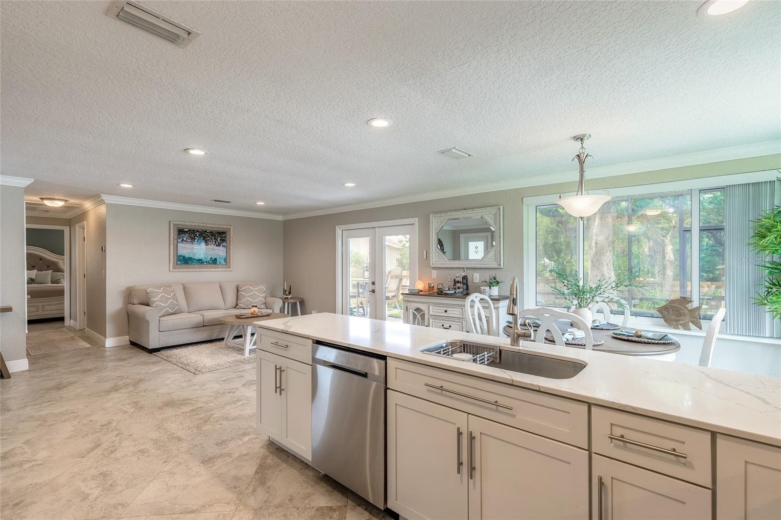 4181 SAXON DRIVE — photo 35 of 68