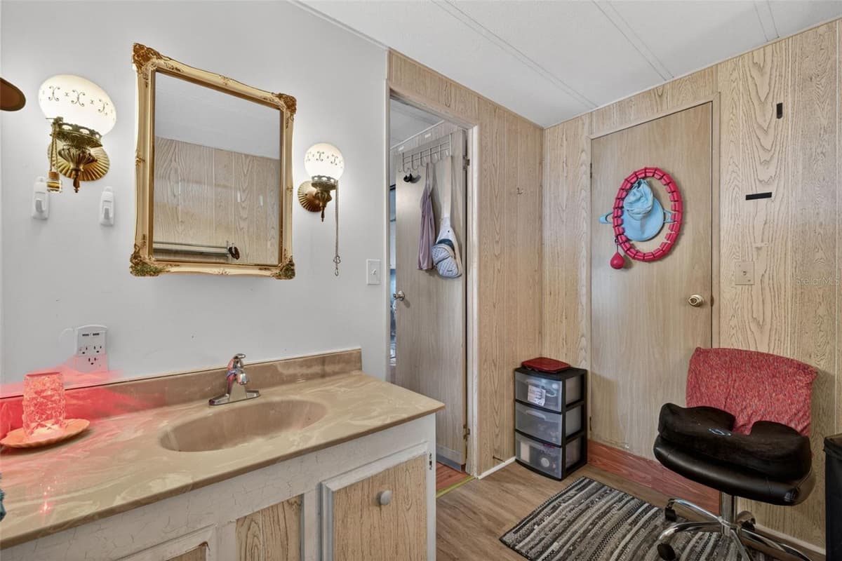 2129 LOIS BOULEVARD — photo 30 of 49