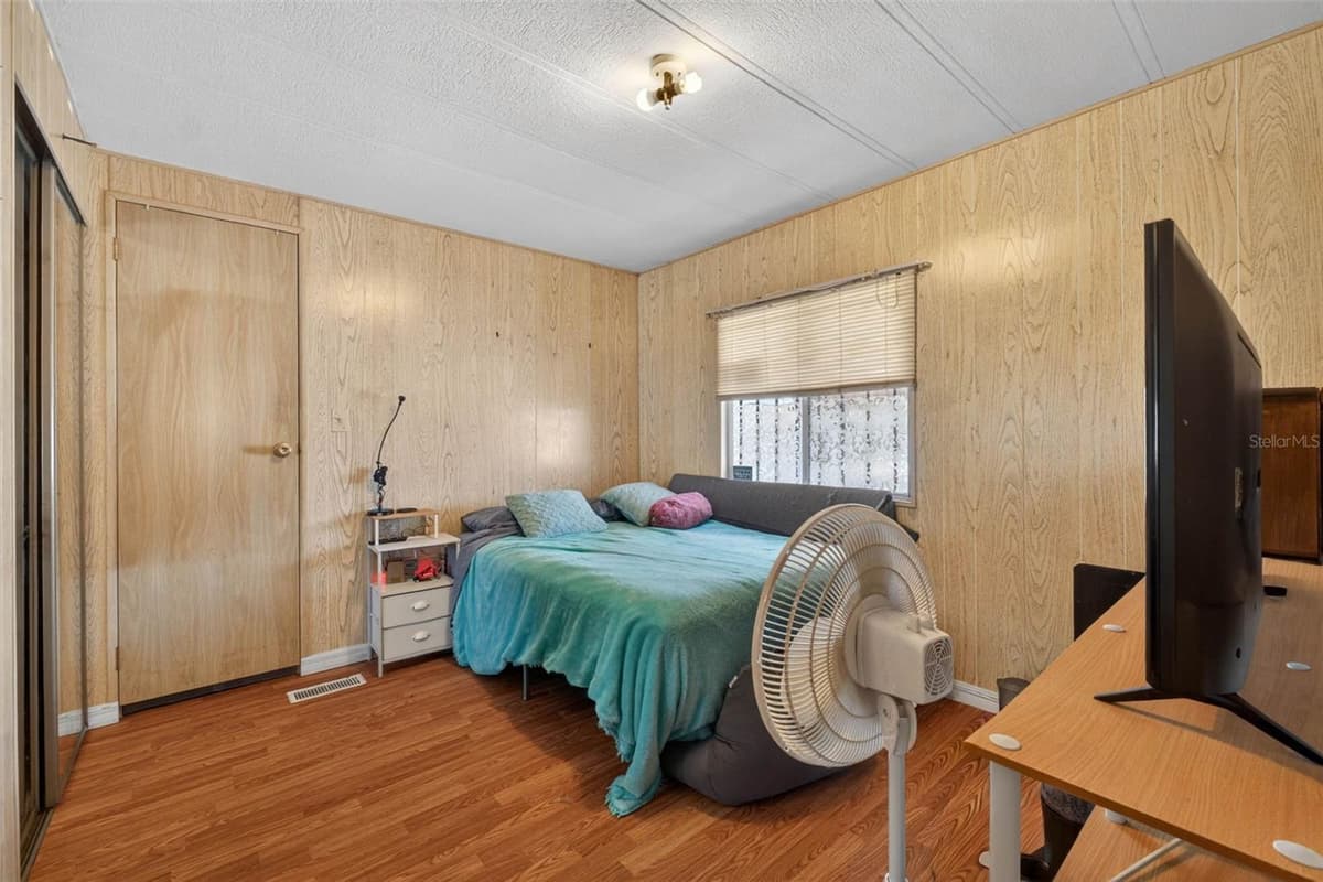 2129 LOIS BOULEVARD — photo 26 of 49