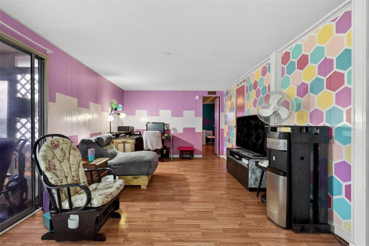 2129 LOIS BOULEVARD — photo 3 of 49