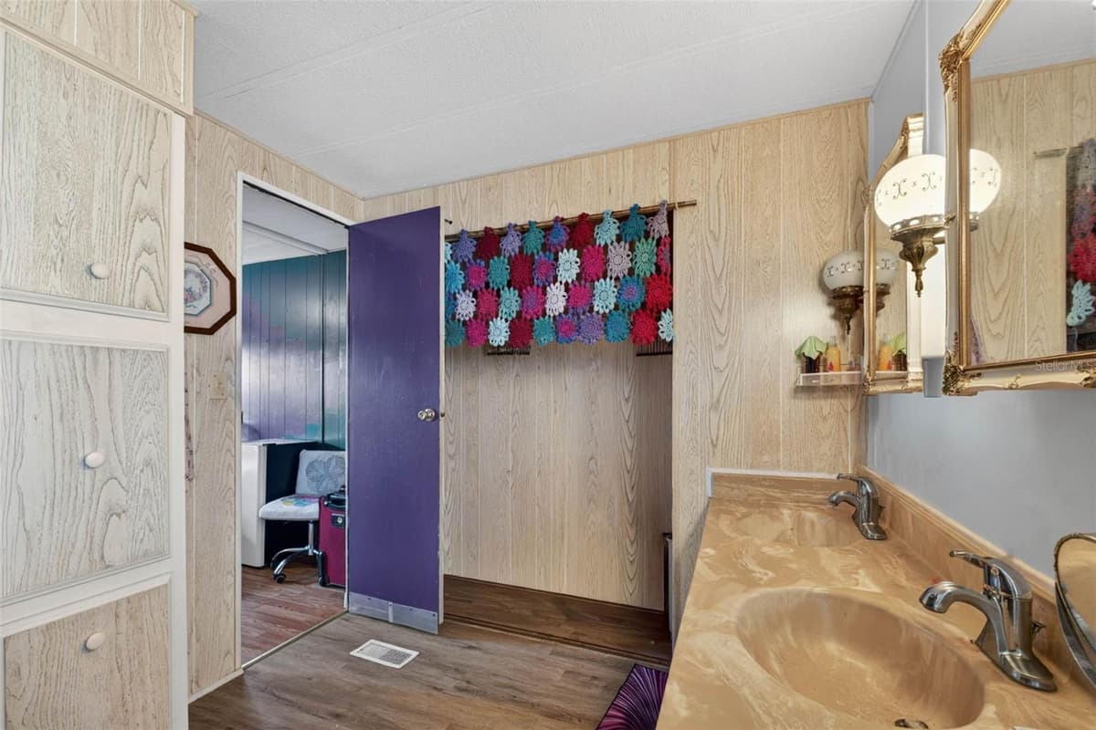 2129 LOIS BOULEVARD — photo 25 of 49