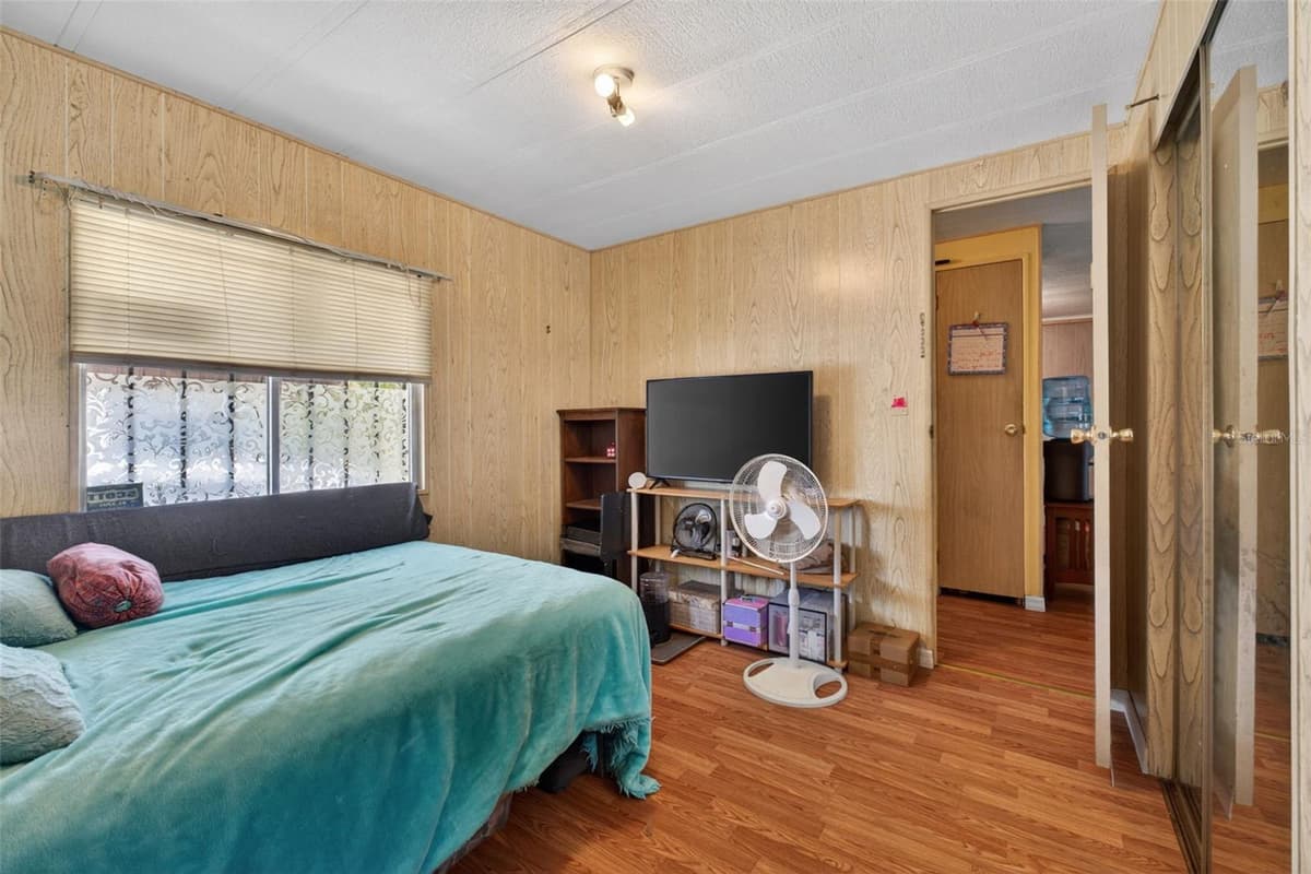 2129 LOIS BOULEVARD — photo 27 of 49