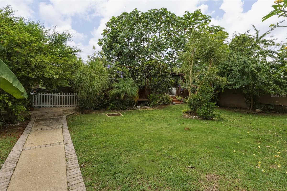 149 YUISA ST.  LOMAS — photo 3 of 19
