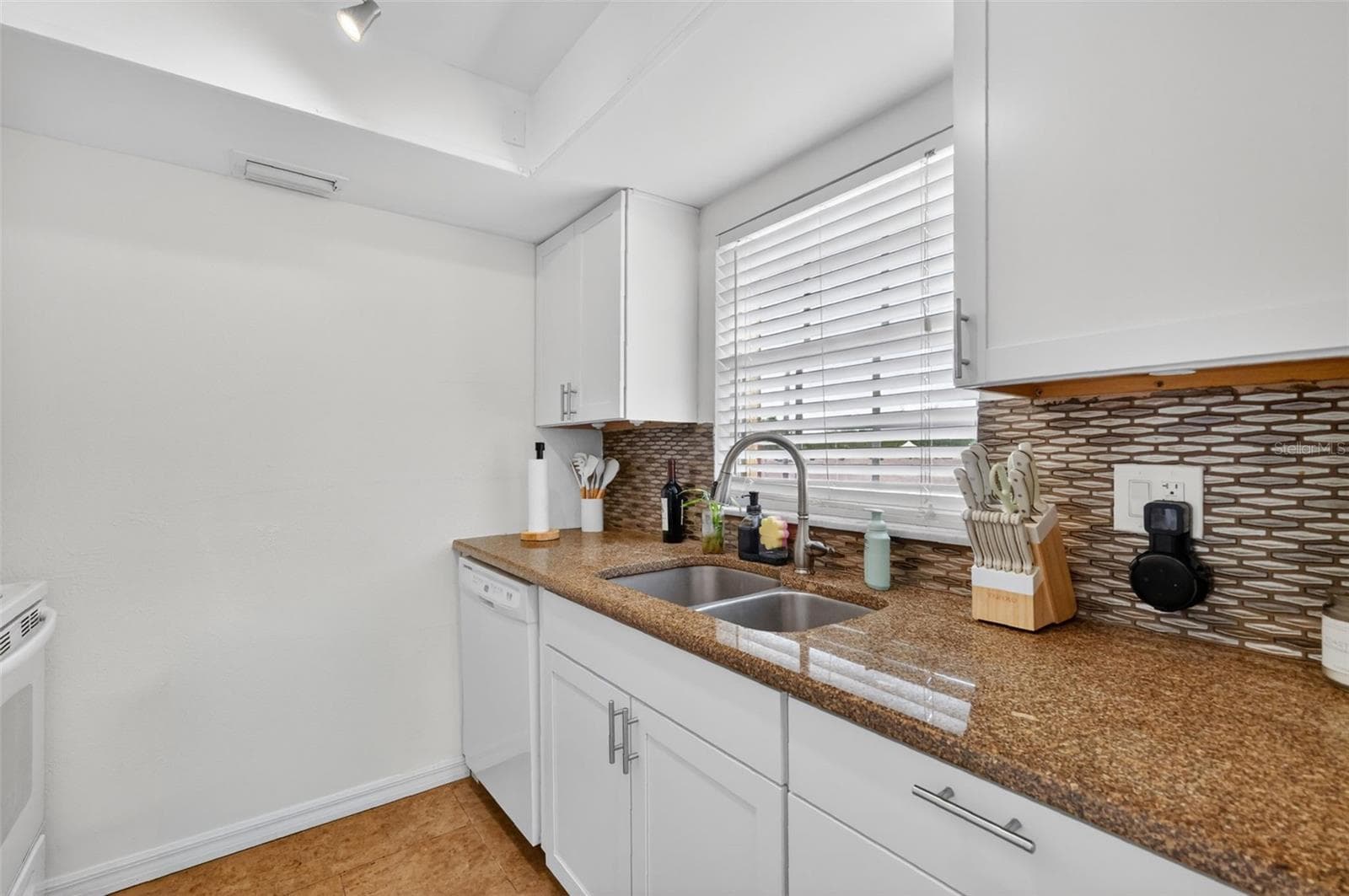 1112 MAIN STREET — photo 15 of 43