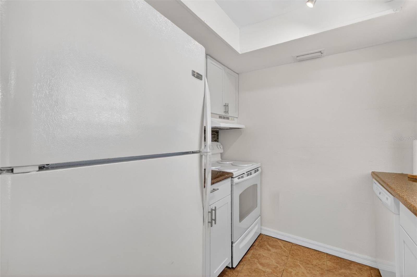 1112 MAIN STREET — photo 16 of 43