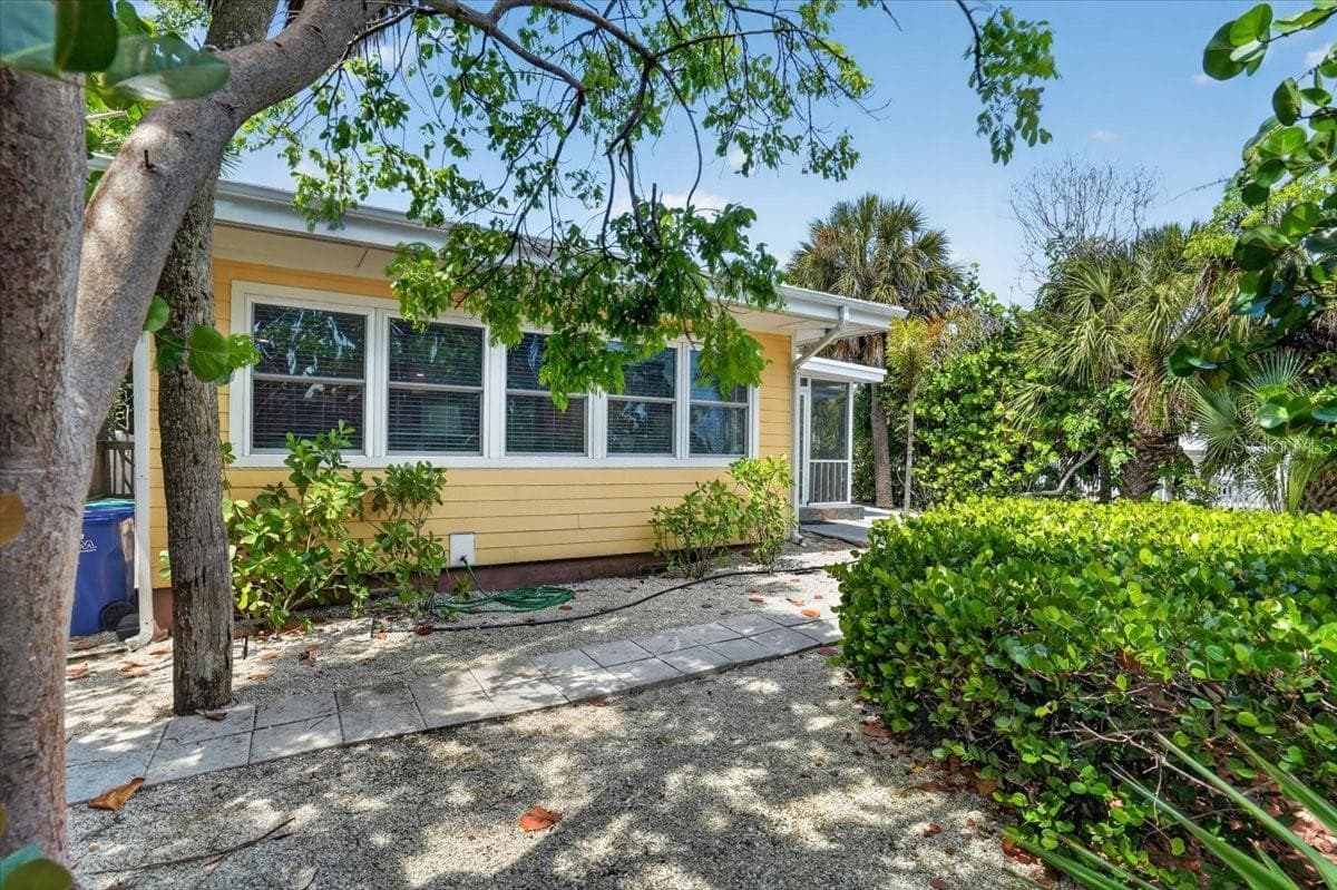 317 BAY BOULEVARD — photo 31 of 37