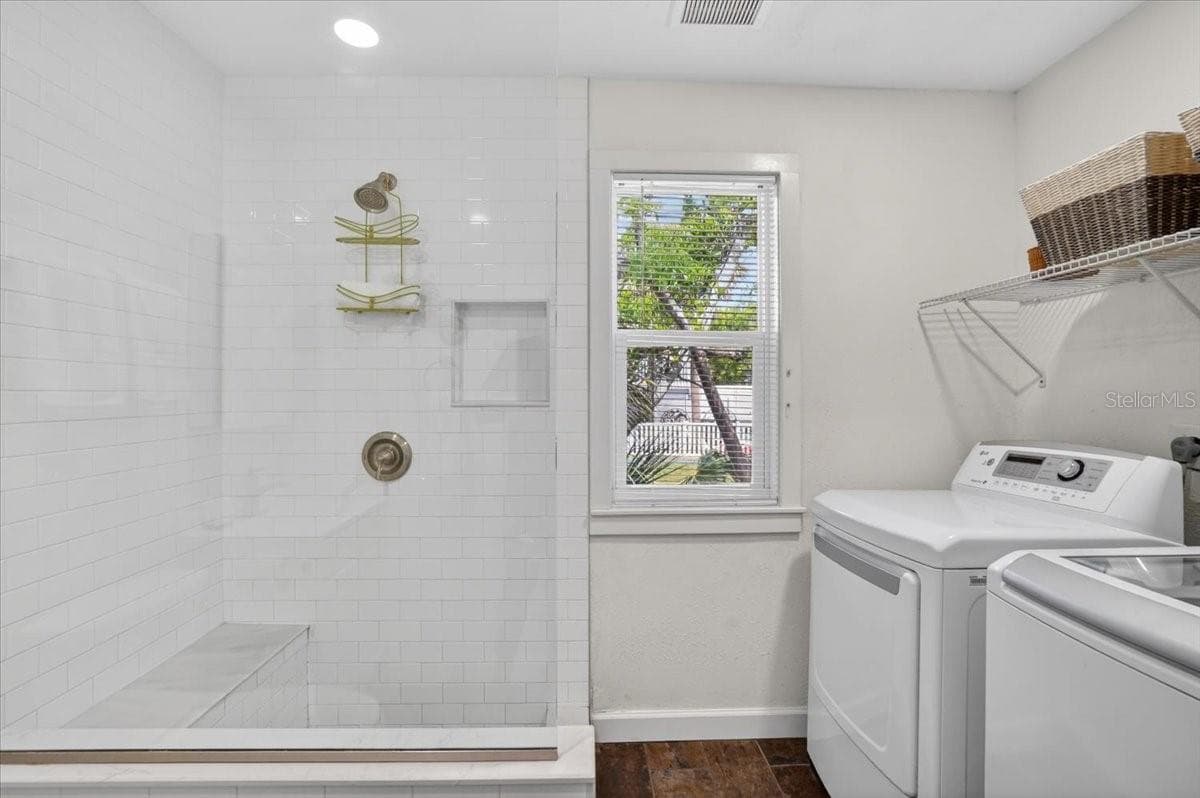 317 BAY BOULEVARD — photo 18 of 37