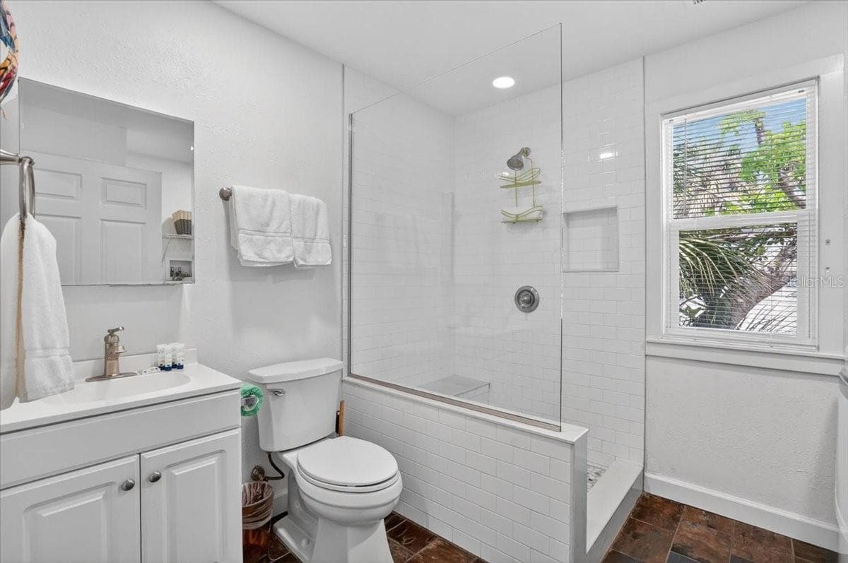 317 BAY BOULEVARD — photo 17 of 37