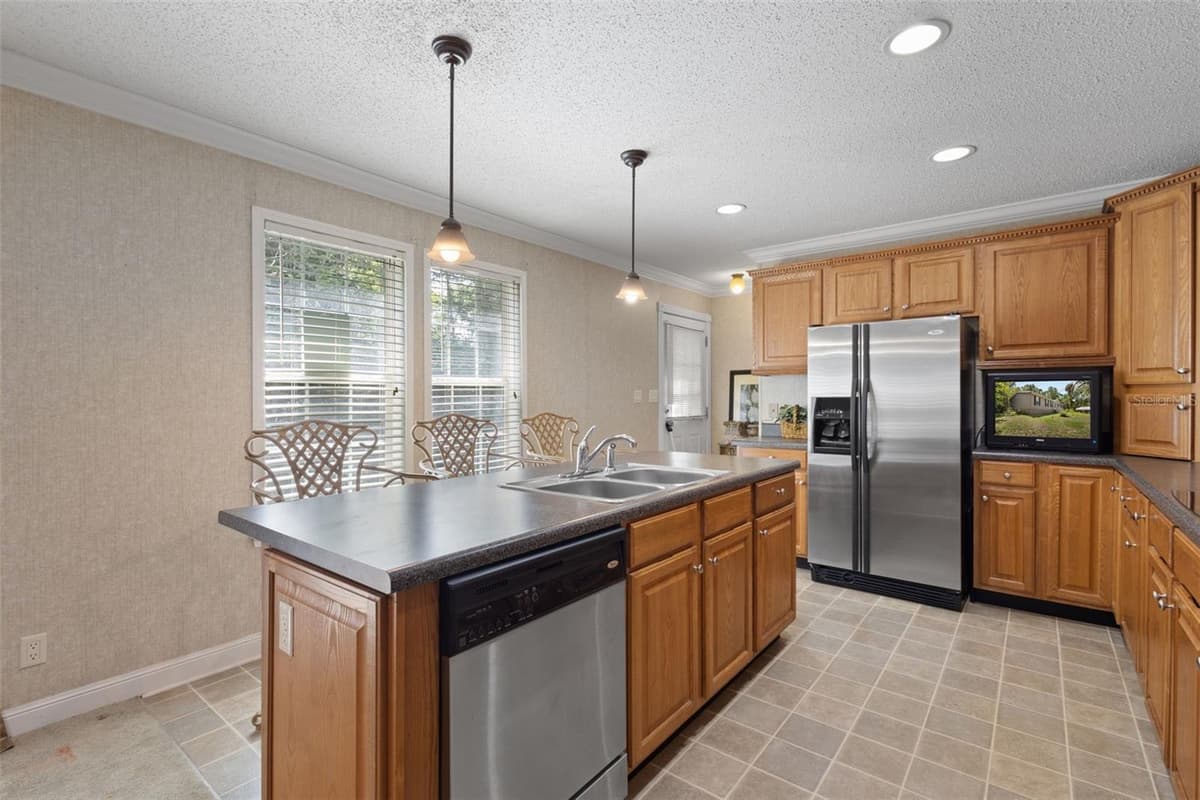 21390 59TH AVENUE — photo 8 of 46