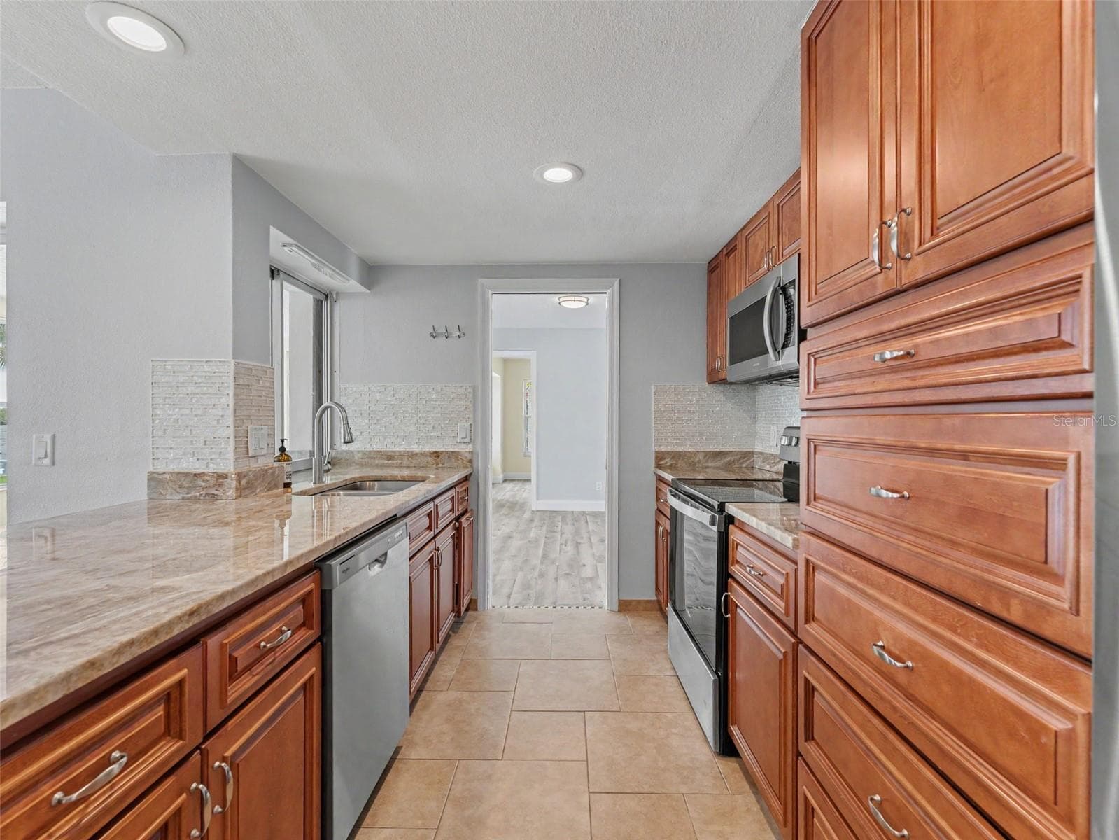 4956 GALLEON COURT — photo 11 of 37