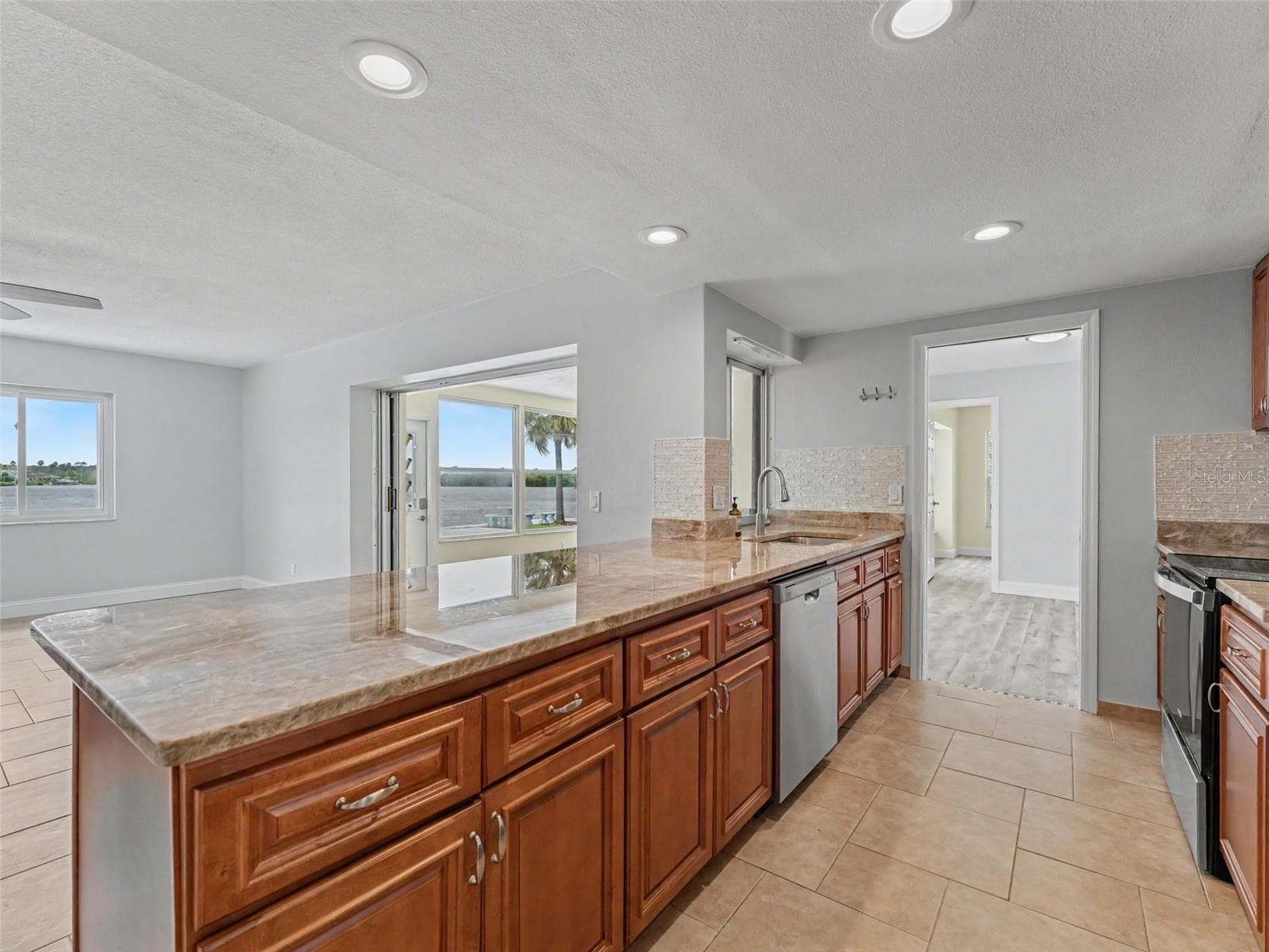 4956 GALLEON COURT — photo 9 of 37